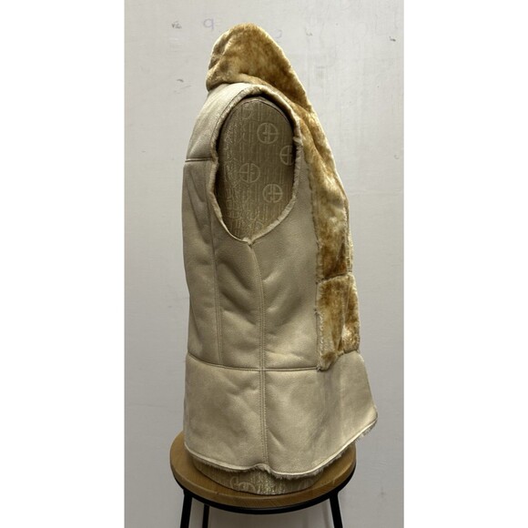 Romeo + Juliet Couture women size medium faux fur polyester vest - Picture 3 of 11